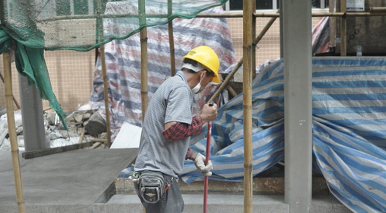 出稼ぎ労働者、地域経済への貢献