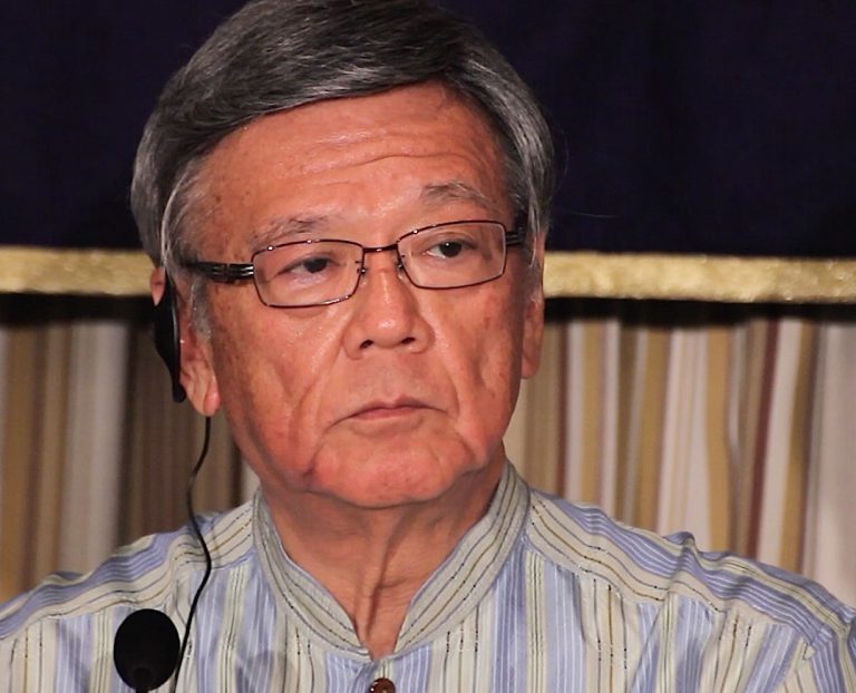 翁長知事の死、沖縄に転換期を招く