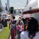 macau-visitors-3-696×464