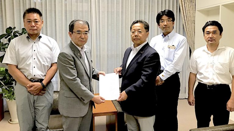 横浜市長のIR誘致、抵抗が相次ぐ